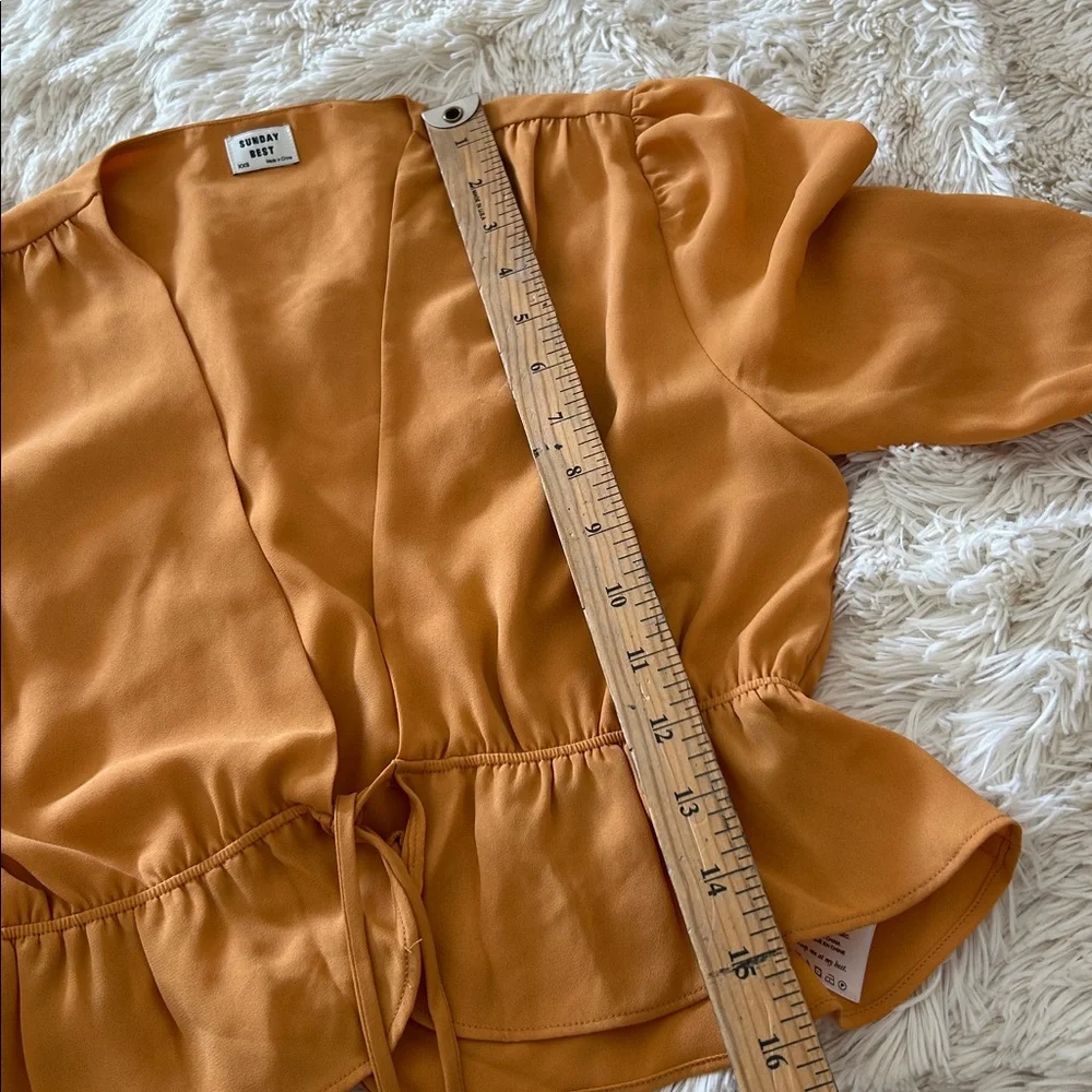 Aritzia Sunday Best cropped tie-front blouse in an orange/mustard color size XXS - Picture 5 of 6